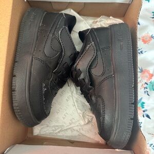 Nike Air Force 1 Black Low